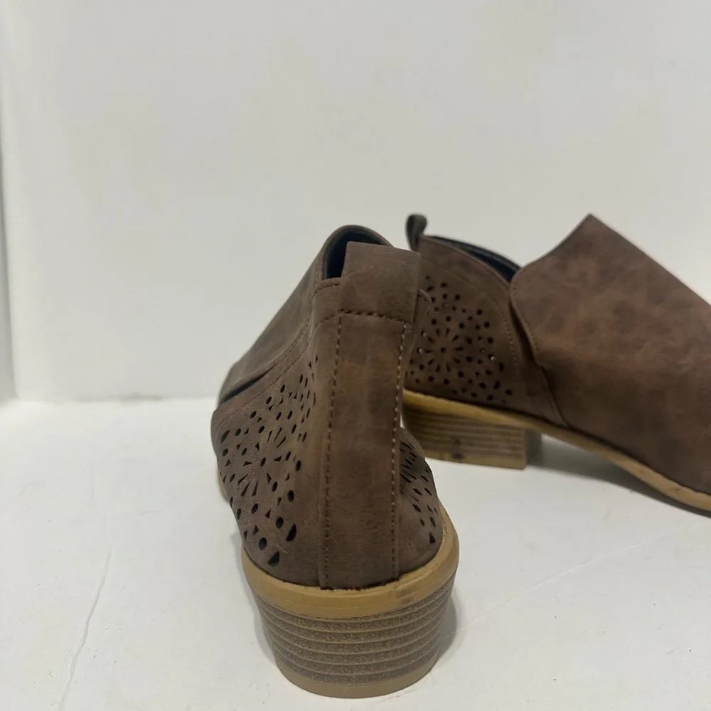 Women’s Brown Slip-On Shoes Flat Boots